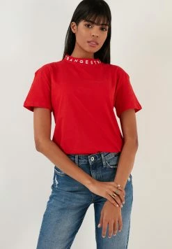 LELA Regular Fit - T-Shirt Print - Red -LELA Winkel 0205d71fbdb74342af230121178e7f02