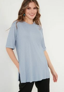LELA Slim Fit - Blouse - Baby Blue