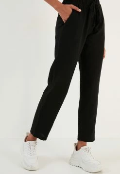 LELA Regular Fit - Trainingsbroek - Black -LELA Winkel 0c504e0d002b45a4a00495c525fdcea5