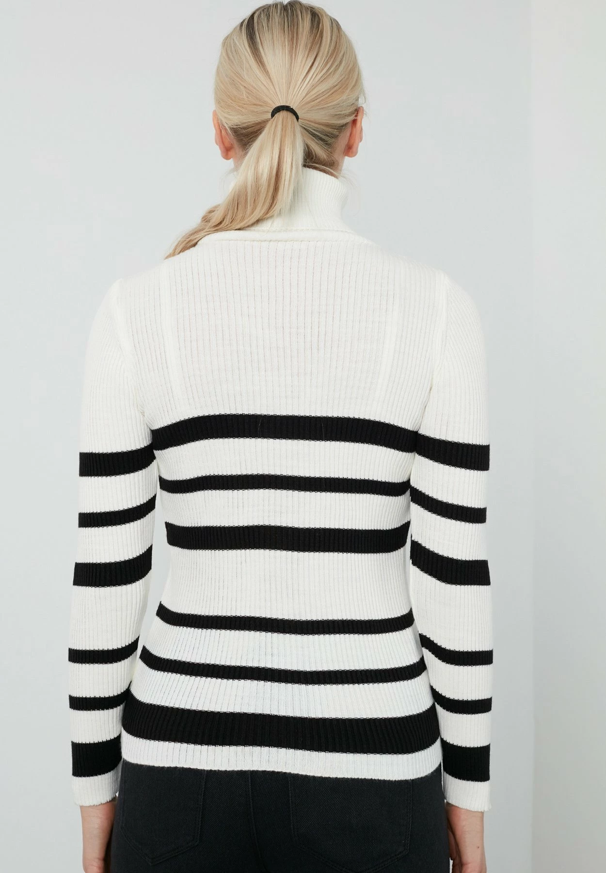 LELA Slim Fit - Trui - White 4 LELA Slim Fit - Trui - White - Afbeelding 2