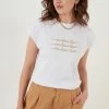 LELA Regular Fit - T-Shirt Print - White 1 LELA Regular Fit - T-Shirt Print - White -LELA Winkel 1313ddc8e43c489db2ce6b56ade1ee1c