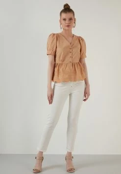 LELA Regular Fit - Blouse - Saffron -LELA Winkel 1ef7031e000741a0ac2b2d42524c7136