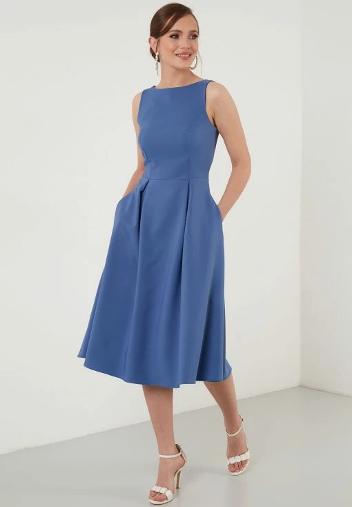 LELA Crew Neck Pleated Midi - Cocktailjurk - Indigo -LELA Winkel 2694fecfc8cd4ff2ab60b7fc4dabd55b