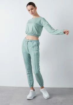 LELA Slim Fit - Sweater - Almond Green -LELA Winkel 2febfcd0da034093a4679ceec2e32c54
