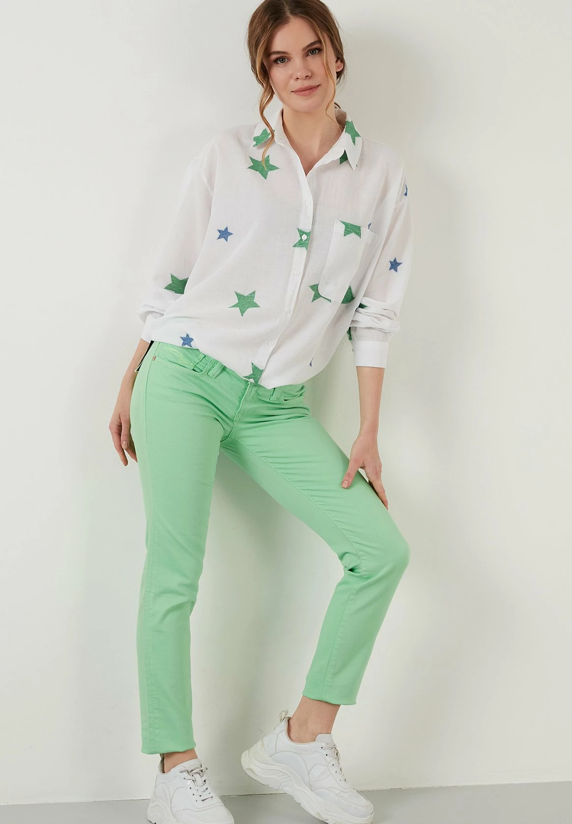 LELA Loose Fit - Overhemdblouse - White/Green 4 LELA Loose Fit - Overhemdblouse - White/Green - Afbeelding 2