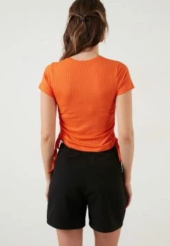 LELA Slim Fit - Blouse - Orange Color -LELA Winkel 323c3059bcb14b7fbb5c97566d7cb43c