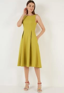 LELA Crew Neck Pleated Midi - Cocktailjurk - Olive