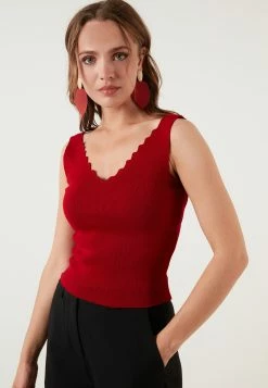LELA Regular Fit - Top - Red -LELA Winkel 33bae70432924e0f8a53fe073d71408a