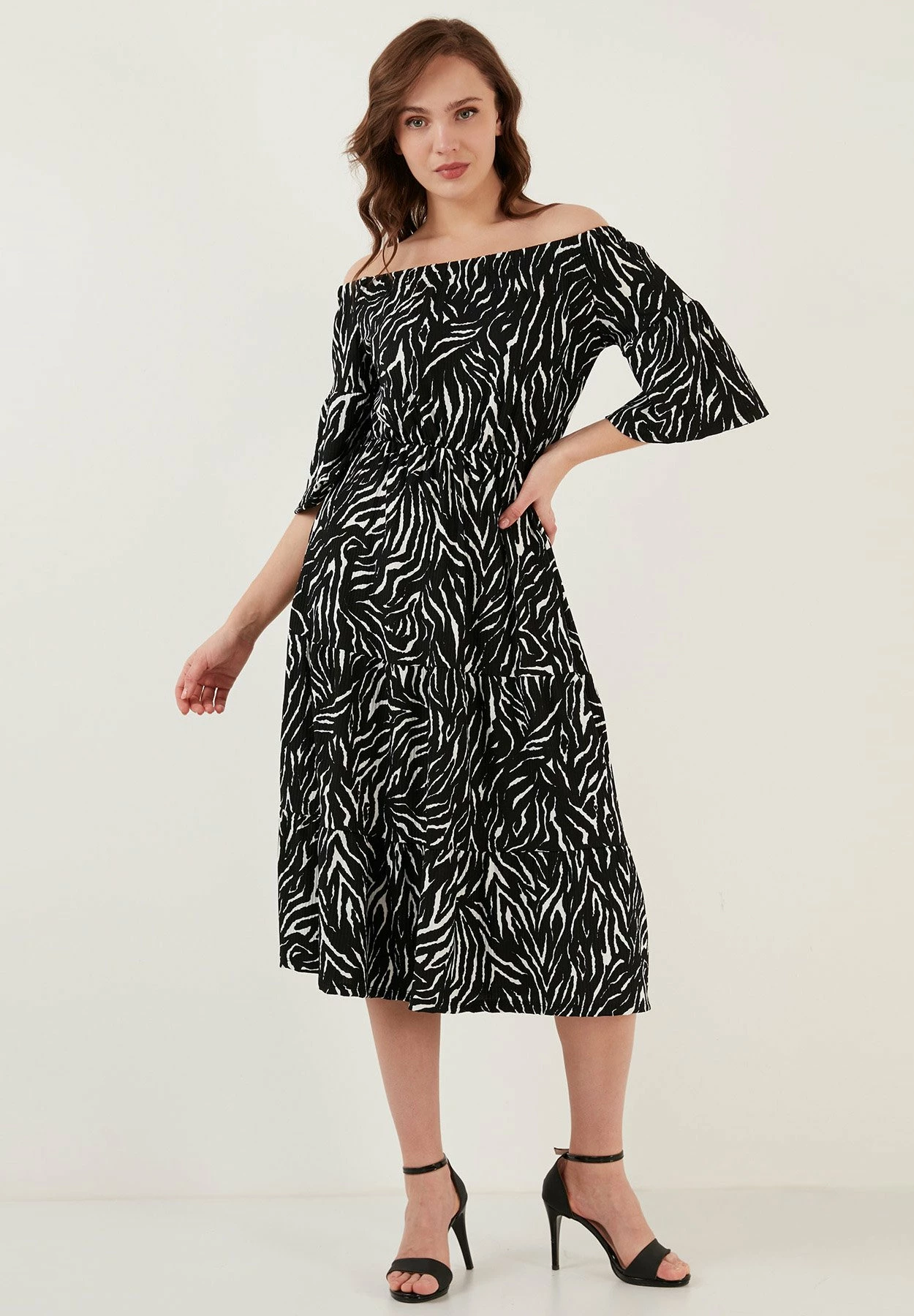 LELA Slim Fit - Jurk - Metallic Black 4 LELA Slim Fit - Jurk - Metallic Black - Afbeelding 2