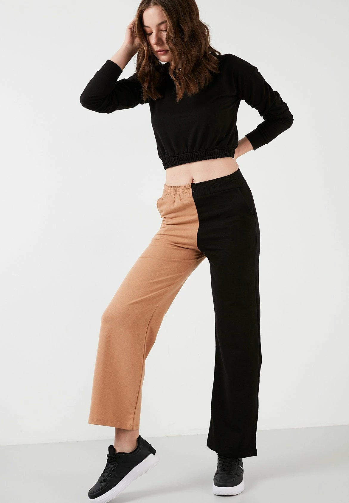 LELA Regular Fit - Trainingsbroek - Biscuit Color/Black 4 LELA Regular Fit - Trainingsbroek - Biscuit Color/Black - Afbeelding 2