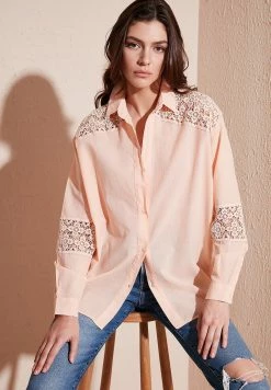 LELA Overhemdblouse - Salmon 9 LELA Overhemdblouse - Salmon -LELA Winkel 3db0a8dce286418db5e52d1f550a4b41