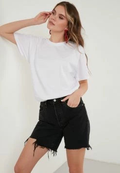 LELA Crew Neck- T-Shirt Basic - White -LELA Winkel 3e78220c58d140159214f6e20a25f56d