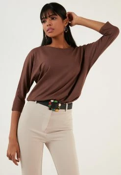 LELA Crew Neck- Longsleeve - Brown -LELA Winkel 4020510e45e54f26a81ad81a225041b6