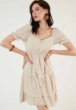 LELA Slim Fit - Jurk - Beige