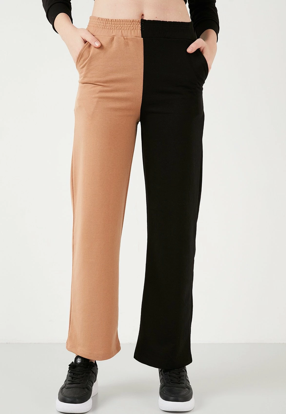 LELA Regular Fit - Trainingsbroek - Biscuit Color/Black 3 LELA Regular Fit - Trainingsbroek - Biscuit Color/Black