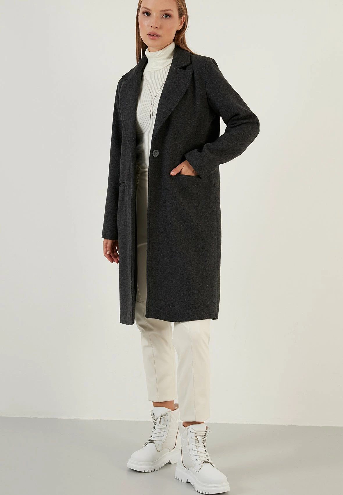 LELA Regular Fit - Mantel - Anthracite 4 LELA Regular Fit - Mantel - Anthracite - Afbeelding 2