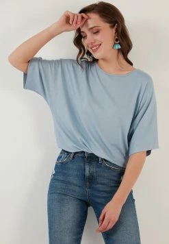 LELA Loose Fit - Blouse - Baby Blue -LELA Winkel 43b3e1bda2fa4d3d8b99d3e3e8be66d6