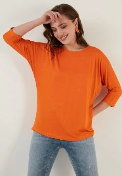LELA Crew Neck- Longsleeve - Orange 8 LELA Crew Neck- Longsleeve - Orange -LELA Winkel 47b9aeb9d14446de881cbe5815b77a3b