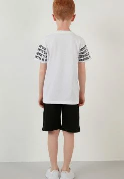 LELA Regular Fit Shorts And T-Shirt - Shorts - White 8 LELA Regular Fit Shorts And T-Shirt - Shorts - White -LELA Winkel 481b9cd01c804644a8e055918d78f2e2