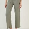 LELA Regular Fit - Broek - Almond Green 1 LELA Regular Fit - Broek - Almond Green -LELA Winkel 49e80cd108aa4f85908d9bd3257a8066