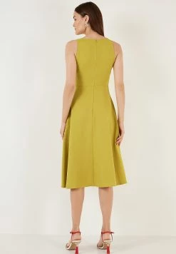 LELA Crew Neck Pleated Midi - Cocktailjurk - Olive -LELA Winkel 4f21334912c946d2a146ab38043da1d0