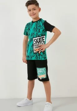 LELA Regular Fit T-Shirt And Shorts - Shorts - Benetton Color