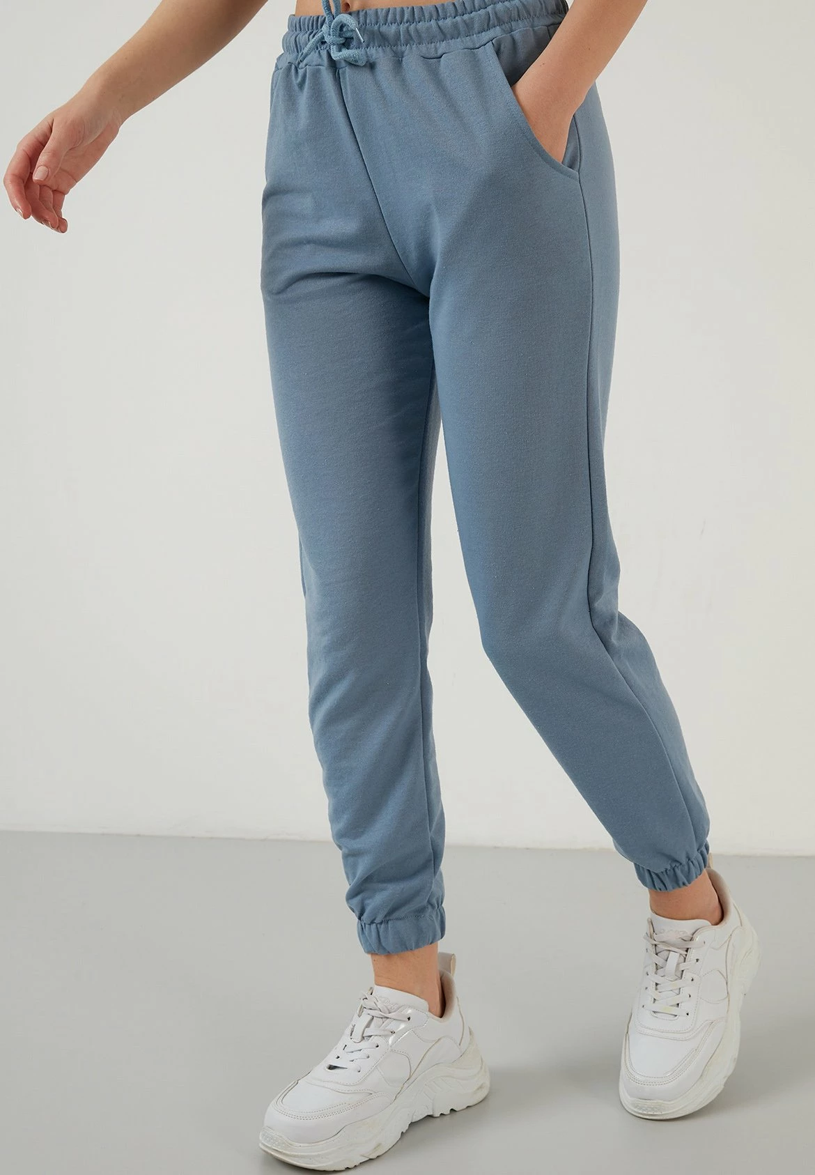 LELA Slim Fit - Trainingsbroek - Baby Blue 5 LELA Slim Fit - Trainingsbroek - Baby Blue - Afbeelding 3