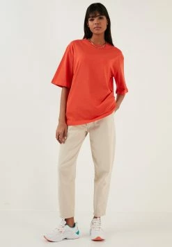 LELA Loose Fit - T-Shirt Basic - Brick Red -LELA Winkel 524153c2a201456f9f5542f7e03ec961