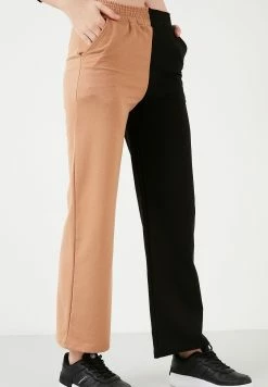 LELA Regular Fit - Trainingsbroek - Biscuit Color/Black 9 LELA Regular Fit - Trainingsbroek - Biscuit Color/Black -LELA Winkel 544cede55e01410a85855487d69c4174