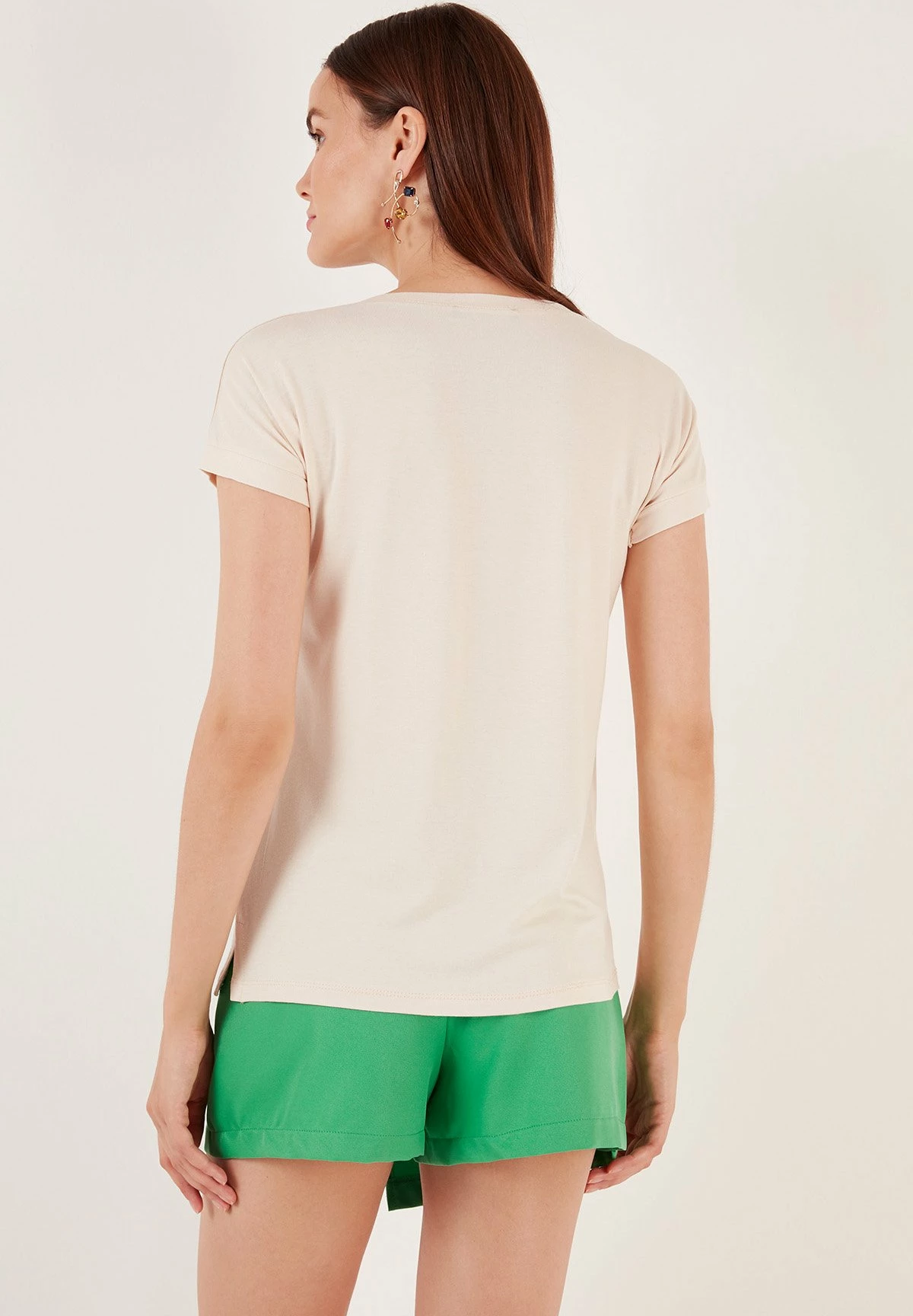 LELA V Neck- T-Shirt Basic - Stone Colored 5 LELA V Neck- T-Shirt Basic - Stone Colored - Afbeelding 3