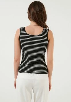 LELA Top - Black -LELA Winkel 5b127a37971b4e36bc02e2607a7c841a