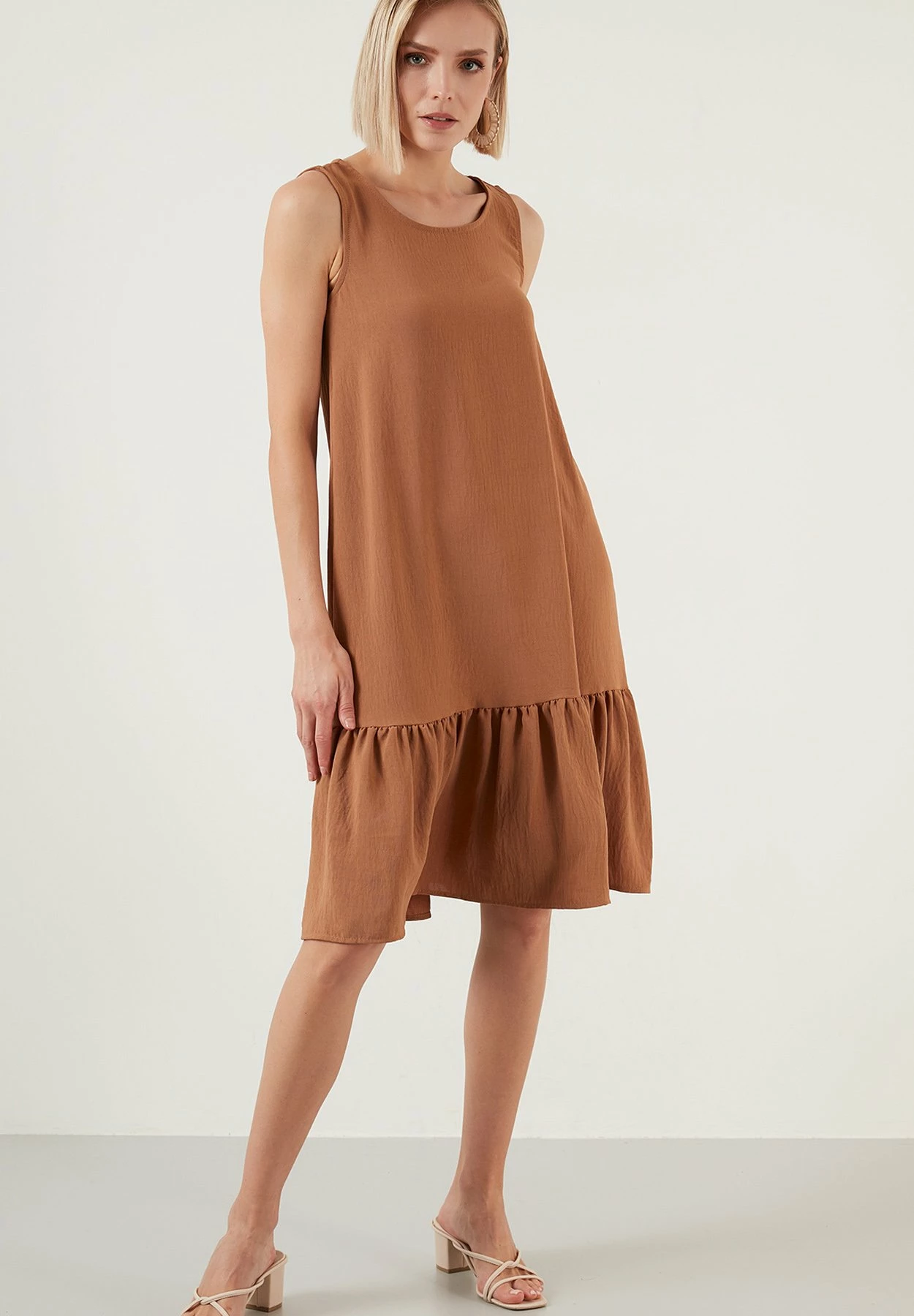 LELA Regular Fit- Jurk - Snuff Colored 4 LELA Regular Fit- Jurk - Snuff Colored - Afbeelding 2