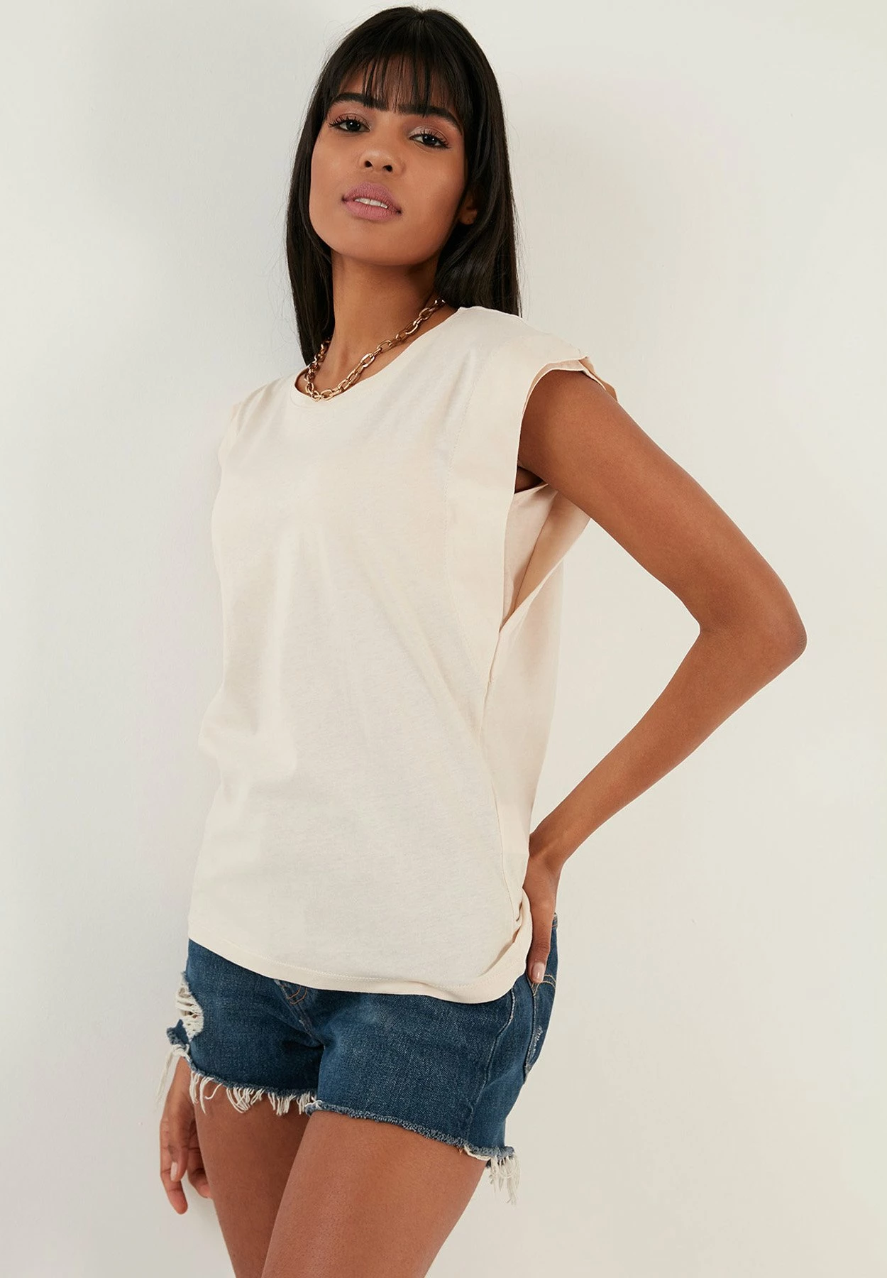 LELA Crew Neck - T-Shirt Basic - Stone 6 LELA Crew Neck - T-Shirt Basic - Stone - Afbeelding 4