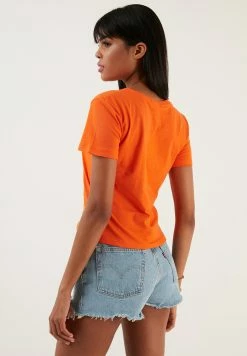 LELA T-Shirt Print - Orange 9 LELA T-Shirt Print - Orange -LELA Winkel 5ee63c75709c4da18b97e2cbc859dc8b