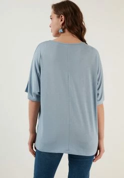 LELA Loose Fit - Blouse - Baby Blue -LELA Winkel 60f3f4254ab647e88462845469fe121a