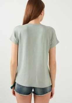 LELA V Neck- T-Shirt Basic - Almond Green -LELA Winkel 6112d643717341ed9dbe7d116adea4f4