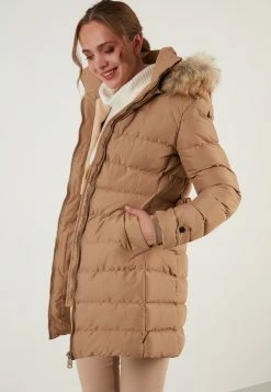 LELA Regular Fit - Winterjas - Camel -LELA Winkel 65e5474a46574fcfb2ed6459accf61fb