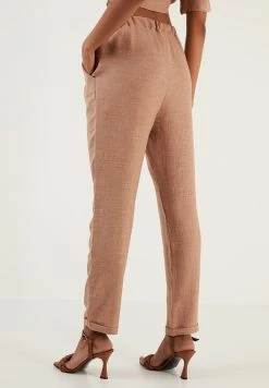 LELA Slim Fit - Broek - Camel 10 LELA Slim Fit - Broek - Camel -LELA Winkel 688d84722c374fc781f7daba908a79d6