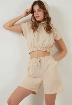 LELA Two Piece Set - Regular Fit - Shorts - Stone Colored -LELA Winkel 6af70af6f68249db9187a49d4bb13d7e