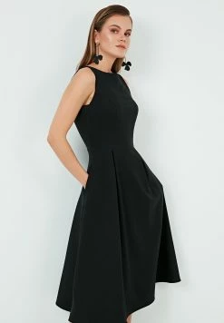LELA Crew Neck Pleated Midi - Cocktailjurk - Black -LELA Winkel 6e9ae0d79729410a8c52ceeb2264a85a