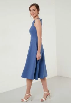 LELA Crew Neck Pleated Midi - Cocktailjurk - Indigo 9 LELA Crew Neck Pleated Midi - Cocktailjurk - Indigo -LELA Winkel 7187f531871d4180b95ff0ebec18d0d6