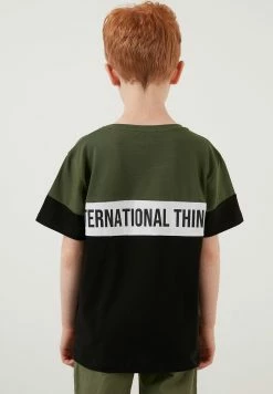 LELA Regular Fit - T-Shirt Print - Khaki -LELA Winkel 72bd3850cdeb4f23bb18b3a7677e3a95