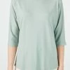 LELA Crew Neck- Longsleeve - Almond Green -LELA Winkel 741a7e0d20c44d93a0c989bb3d78475f