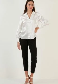 LELA Regular Fit - Overhemdblouse - Ecru -LELA Winkel 7715a2a600244ac99e7a9e1ec7d7ee6a