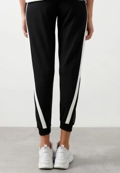 LELA Slim Fit - Trainingsbroek - Black -LELA Winkel 7735b6a96c3c4a828da22668188affae