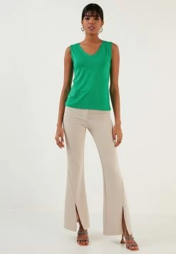 LELA Regular Fit - Top - Benetton Color 8 LELA Regular Fit - Top - Benetton Color -LELA Winkel 786e0abafc544fb9815bf8edacbb504b