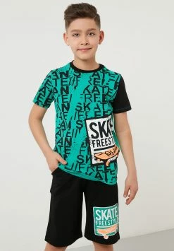 LELA Regular Fit T-Shirt And Shorts - Shorts - Benetton Color -LELA Winkel 7fa91d2b61f34b23a0bfe8b036f8c5cc