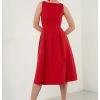 LELA Crew Neck Pleated Midi - Cocktailjurk - Red -LELA Winkel 81b8c424a7a6494bb0a4e77180bdbdf1