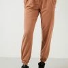 LELA Regular Fit - Trainingsbroek - Biscuit Color 2 LELA Regular Fit - Trainingsbroek - Biscuit Color -LELA Winkel 83ef3c15da704f76a6bfc6df90dd1b52