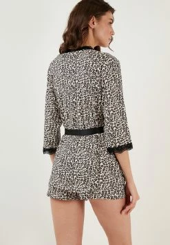 LELA Soft Touch - Pyjama - Leopard Black 11 LELA Soft Touch - Pyjama - Leopard Black -LELA Winkel 88c85a91bd5c48b2b725a11171c7ce93